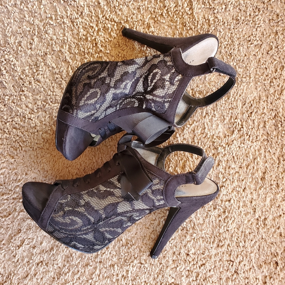 Velvet Heart Twilight Heels - Picture 4 of 12
